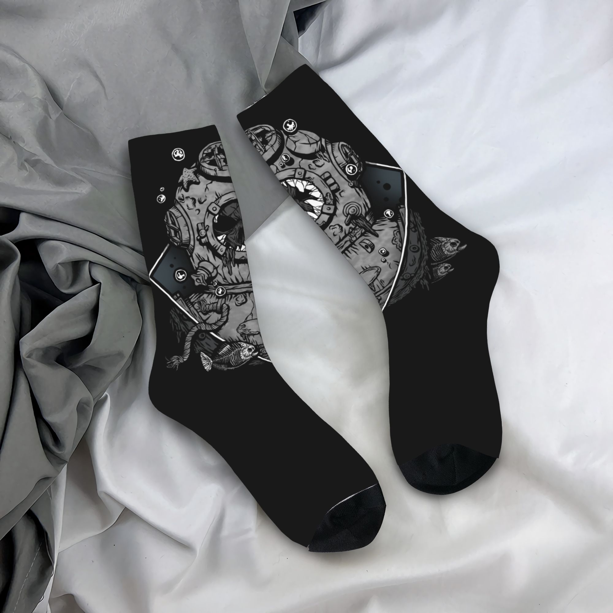 Dress Sock Men - カスタム面白いメンズスキューバダイビングスカルドレスソックスユニセックス暖かく快適な3Dプリントオカルトフォーゲットフルネス クルーソックス