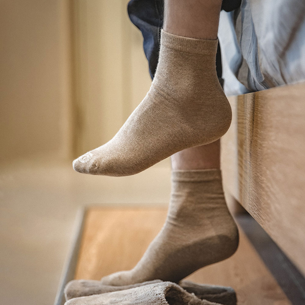 メイデンプリントのミッドカーフニットソックス、メンズ滑り止め - Cotton Crew Sock Pack のレビューと価格