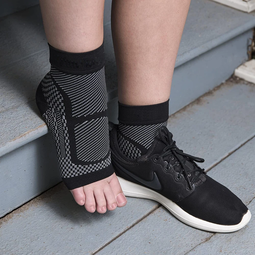 スポーツアンクルサポートブレース、コンプレッションスリーブ、 - Ankle Brace Sock のレビューと価格