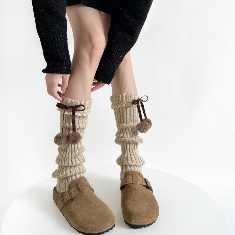 キャメルニットレッグウォーマー、ファーボールボウトリム付きル - Boot Sock Slouchy のレビューと価格